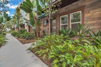 945 E Mason Ln in Anaheim, CA - Building Photo - Building Photo