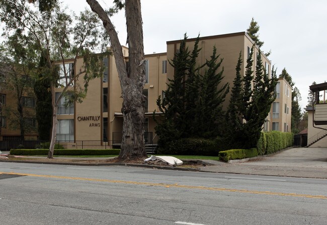 Chantilly Arms Apartment in Burlingame, CA - Building Photo - Building Photo