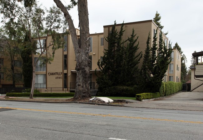 Chantilly Arms Apartment in Burlingame, CA - Building Photo - Building Photo