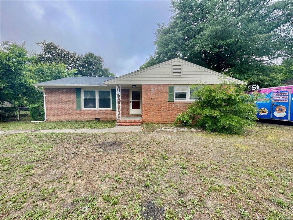 1514 Roxie Ave in Fayetteville, NC - Building Photo