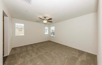 2444 Gunner Ridge Way in Rialto, CA - Foto de edificio - Building Photo