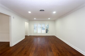 4839 McDermed Dr in Houston, TX - Foto de edificio - Building Photo