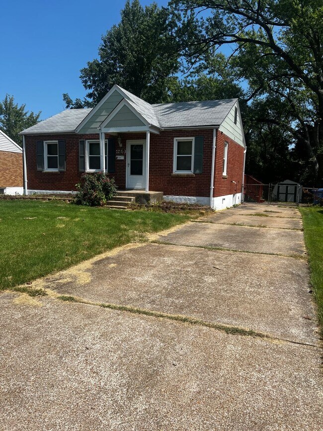1240 St Mark Dr in Florissant, MO - Building Photo - Building Photo