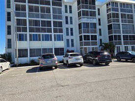 4908 38th Way S, Unit G103A in St. Petersburg, FL - Building Photo