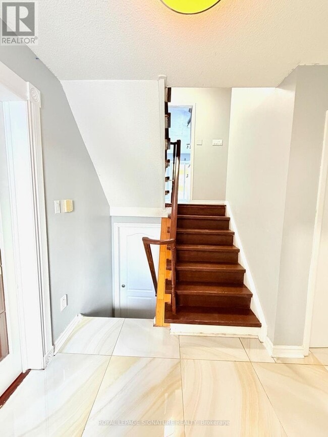 41 Broadbridge Dr in Toronto, ON - Building Photo - Building Photo