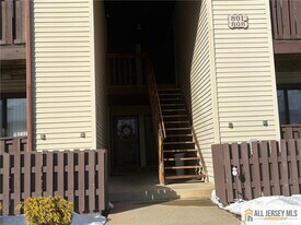 802 Lindsey Ct in Evesham, NJ - Building Photo