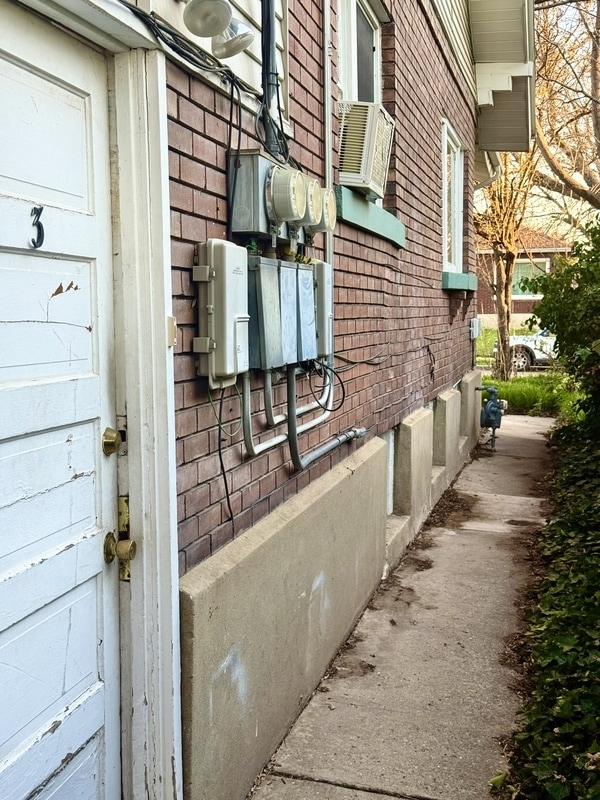 property at 925 Wilson Ave S