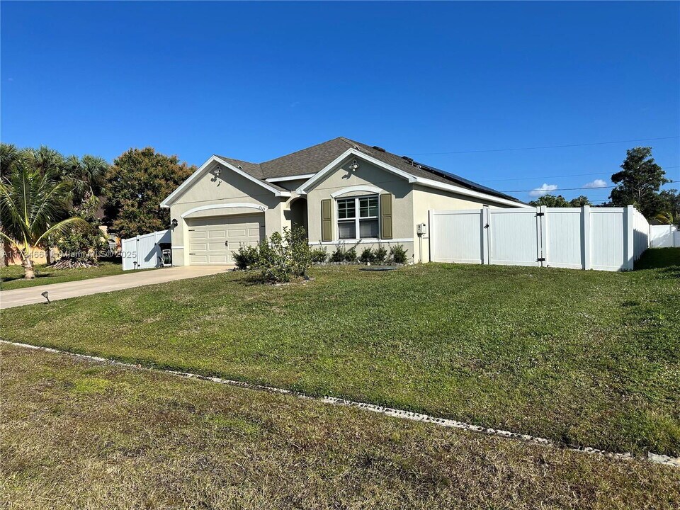 2325 SW Scodella Terrace in Port St. Lucie, FL - Building Photo