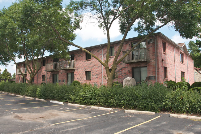 9000 W Oklahoma Ave in West Allis, WI - Building Photo - Building Photo