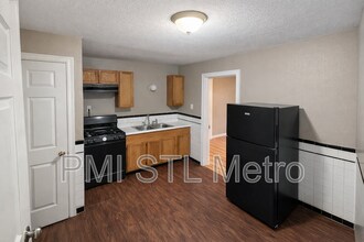 7008 Paisley Dr in St. Louis, MO - Building Photo - Building Photo