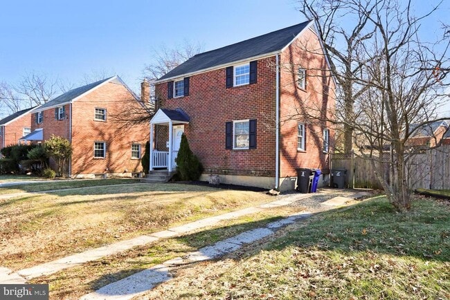 5016 N Carlin Springs Rd in Arlington, VA - Building Photo - Building Photo