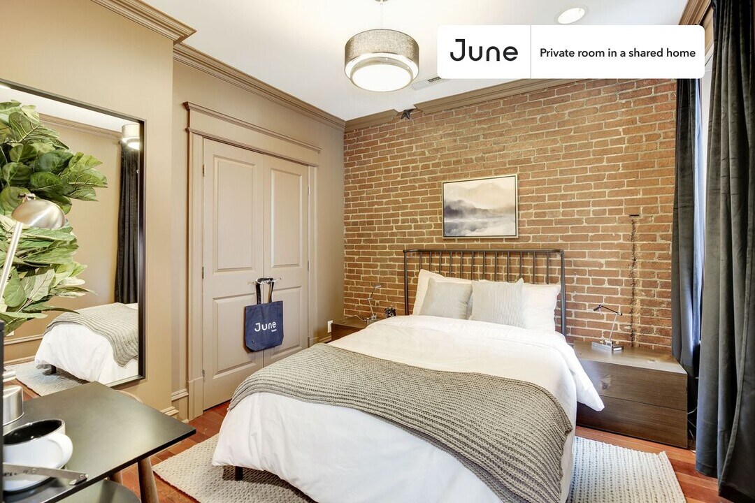 Private bedroom in 4 bed/3 bath Home in Washington, DC - Building Photo
