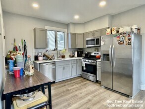 11 Pearl Ter, Unit 1 in Somerville, MA - Building Photo - Building Photo