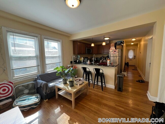 16-18 Silvey Place, Unit 1 in Somerville, MA - Building Photo - Building Photo