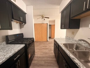 Woodland Court in Milwaukee, WI - Building Photo - Building Photo