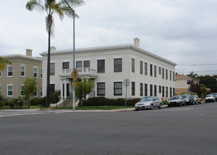 Apartments On The Park in San Diego, CA - Building Photo - Building Photo