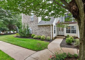 902 Plymouth Rd in North Brunswick, NJ - Building Photo