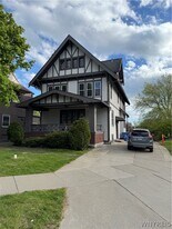 2 Agassiz Cir in Buffalo, NY - Building Photo