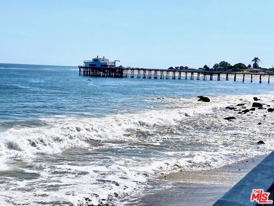 22828 Pacific Coast Hwy in Malibu, CA - Building Photo