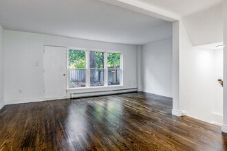 1370 Silver Spear Road in Mississauga, ON - Building Photo - Interior Photo