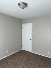 206 Balboa Dr in Universal City, TX - Foto de edificio - Building Photo