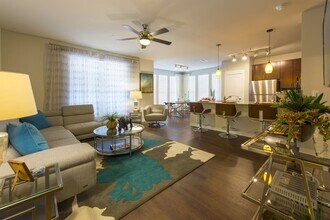 9800 Cypresswood Dr in Houston, TX - Building Photo - Building Photo