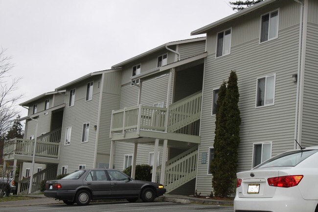 Madronna Manor in Oak Harbor, WA - Foto de edificio - Building Photo