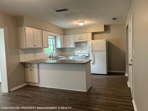 5550 Hillman Dr in Jacksonville, FL - Building Photo - Building Photo