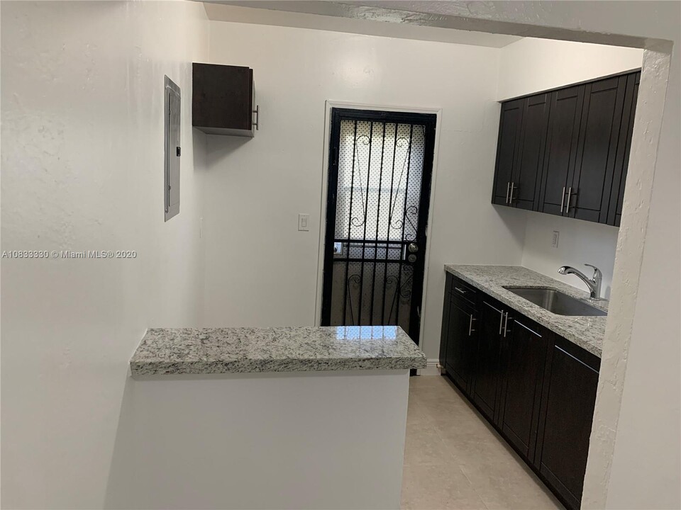 1165 NW 63rd St, Unit 2 in Miami, FL - Building Photo