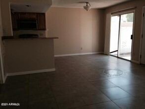 2133 W Turney Ave-Unit -B73 in Phoenix, AZ - Foto de edificio - Building Photo