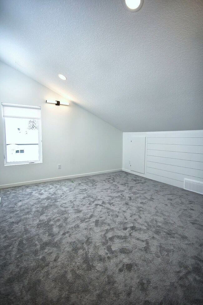 12116-12143 43 St NW in Edmonton, AB - Building Photo - Building Photo