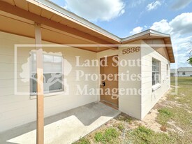 5836 Charlton Dr in Lakeland, FL - Building Photo
