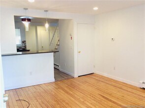 47 Soundview Ave in Shelton, CT - Building Photo - Building Photo
