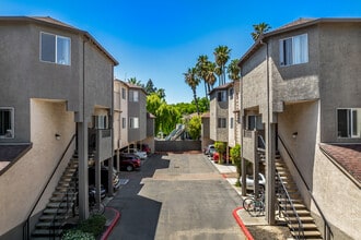 Sharps & Flats in Davis, CA - Foto de edificio - Building Photo