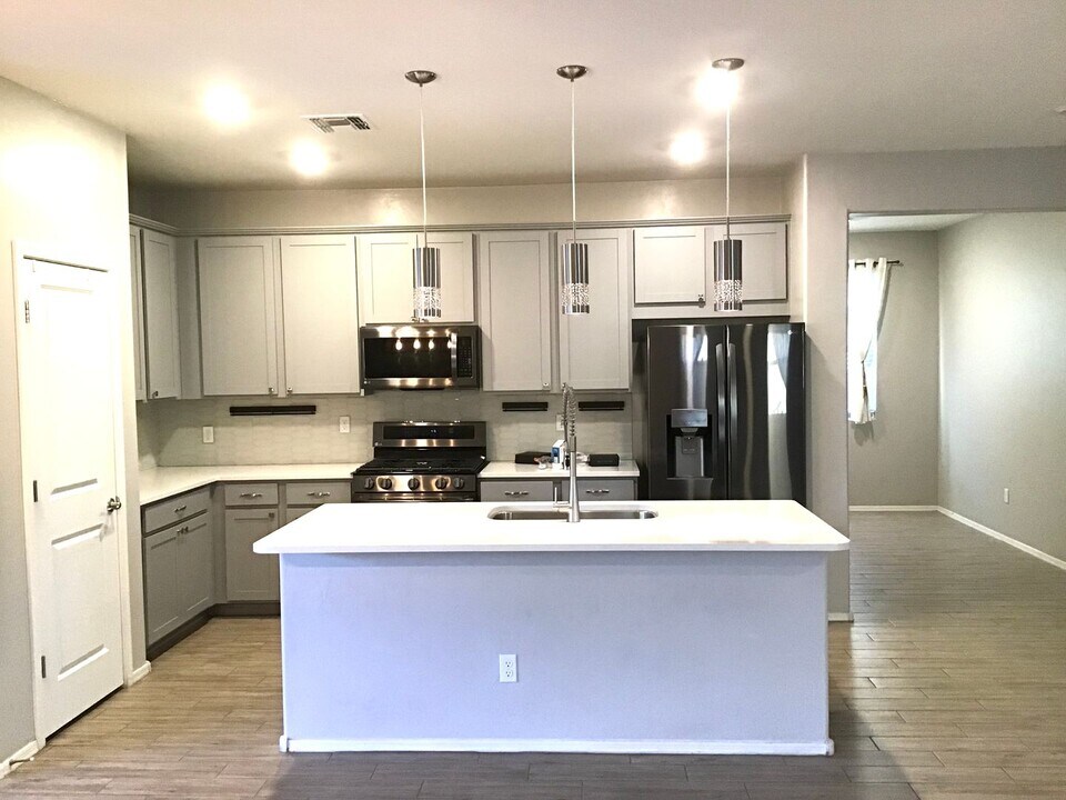 8000 N Scholes Ave in Tucson, AZ - Building Photo