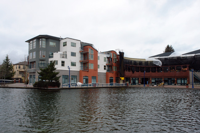 Tualatin Mews in Tualatin, OR - Foto de edificio - Building Photo