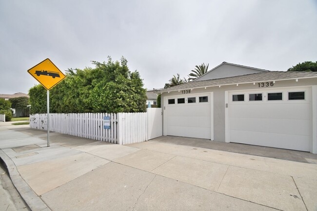 1338 Manhattan Beach Blvd in Manhattan Beach, CA - Building Photo - Building Photo
