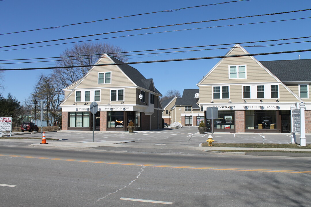 67 W Main St in Clinton, CT - Building Photo