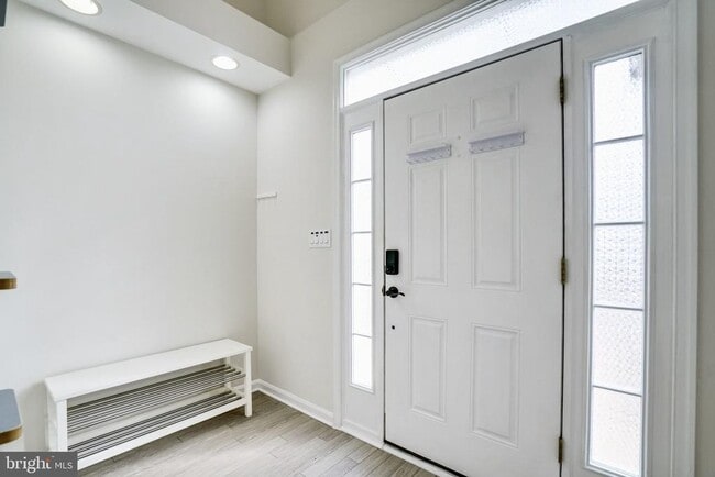 7372 Ardglass Dr in Lorton, VA - Building Photo - Building Photo