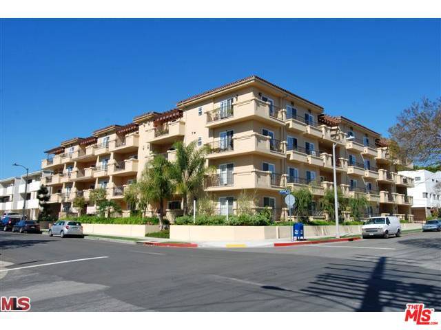 11911 Mayfield Ave, Unit 102 in Los Angeles, CA - Building Photo - Building Photo