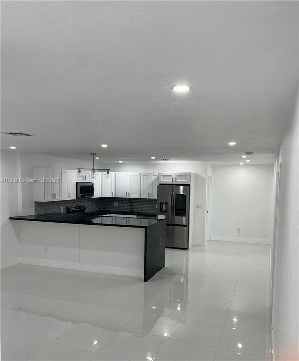2010 NW 60th Ave, Unit 2010 in Sunrise, FL - Building Photo