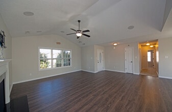 300 Cadenza Ln in Richlands, NC - Building Photo - Building Photo