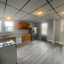 23 Cleremont Ave in Irvington, NJ - Foto de edificio - Building Photo