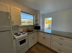 1810 SW 33rd Ave in Miami, FL - Building Photo - Building Photo