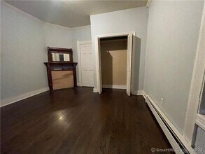 383 Myrtle Ave in Bridgeport, CT - Building Photo - Building Photo
