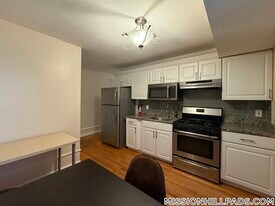 712 Shawmut Ave, Unit 1L in Boston, MA - Building Photo