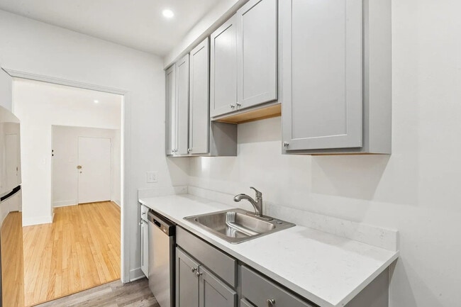 153 E 33rd St in New York, NY - Building Photo - Building Photo