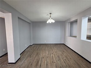 5642 Wedgefield St in North Las Vegas, NV - Building Photo - Building Photo