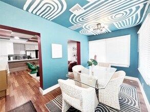 324 NW 52nd St in Miami, FL - Foto de edificio - Building Photo