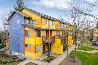 Clara Vista Townhomes in Portland, OR - Building Photo - Building Photo